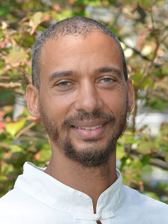 Claudio Neto Da Silva pasteur au village mosaïque